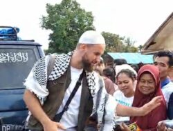 Bulan Madu di Lokasi Banjir Aceh, Pasangan Asal Jerman Salurkan Bantuan