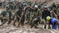 Prajurit Terkena Longsor Saat Latihan