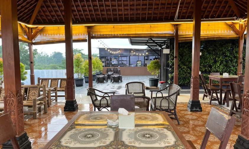 rooftop atau lantai 4 pendopo resto kalibayem jogja