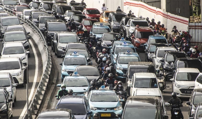 Ujian Terberat Pengendara Saat Puasa di Jalanan