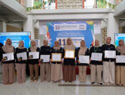 Guru TK Prestasi Global Terima Reward Logam Mulia di Perayaan Ultah Sekolah Prestasi Global yang ke-11