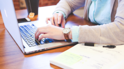 Skripsi Tak Kunjung Selesai? Ubah Strategimu, Bukan Cuma Niatmu!