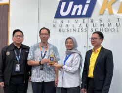 Simbol yang Mengikat Komitmen, Pertukaran Plakat UBSI dan UniKL di Kuala Lumpur