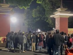 Aksi Protes di Depan Mapolda DIY Ricuh, Massa Sempat Bentrok dengan Aparat
