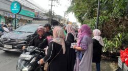 Tebar Kebaikan di Bulan Suci, Komite SD Prestasi Global-Depok Salurkan Paket Takjil