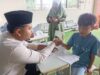 Siswa SD Prestasi Global-Depok   Tanamkan Karakter Peduli Lewat Praktik Zakat Fitrah