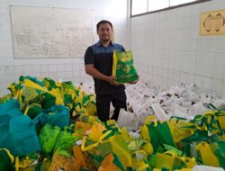 SMP dan SMA Bina Insani-Bogor  Serahkan Baksos kepada Warga di Lingkungan Sekolah