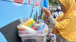 Demi 3 Anak, Ibu Jamilah Bertahan Hidup di Jalanan