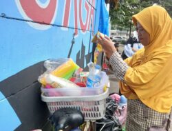 Demi 3 Anak, Ibu Jamilah Bertaruh Hidup di Jalanan