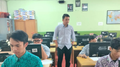 Kaprodi TI Cyber University Jadi Juri LKS Bidang Web Technologies Jakarta Selatan