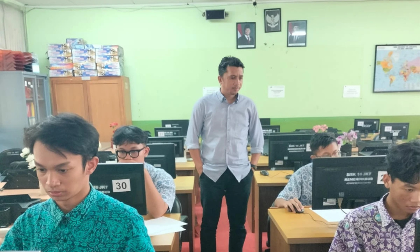 Kaprodi TI Cyber University Jadi Juri LKS Bidang Web Technologies Jakarta Selatan