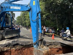 Dishub Buka Bertahap Jalan Lenteng Agung Pasca Amblas, Pengendara Diminta Waspada