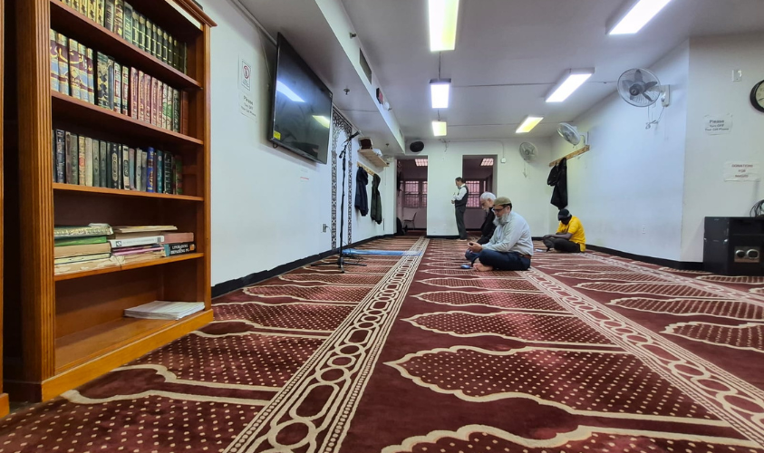 di dalam masjid manhattan