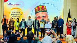 LK Ara Menerima Anugerah Penyair Adiluhung HPI  2026