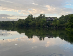 Di Hangzhou, Menyusuri West Lake, Penjaga Legenda Siluman Ular Putih