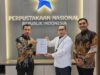Ketua Umum PP IPI Serahkan SK Kepengurusan Ikatan Pustakawan Indonesia Aceh