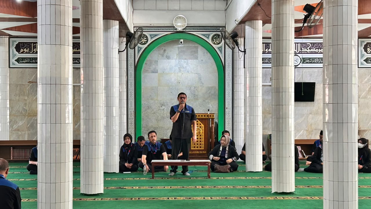 Sekolah Bosowa Bina Insani (SBBI) Bogor menggelar kegiatan pengarahan guru dan karyawan, menyambut tahun ajaran baru 2026/2027, Senin (13/7/2026). Chief Academic Officer (CAO) Sekolah Bosowa Bina Insani (SBBI) Haposan Andi Citra M.Pd memberikan pengarahan. (Foto: Dok SBBI)