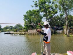 Perahu Jadi Jalan ke Sekolah, Mahasiswa BSI Explore Soroti Akses Pendidikan di Pantai Bahagia