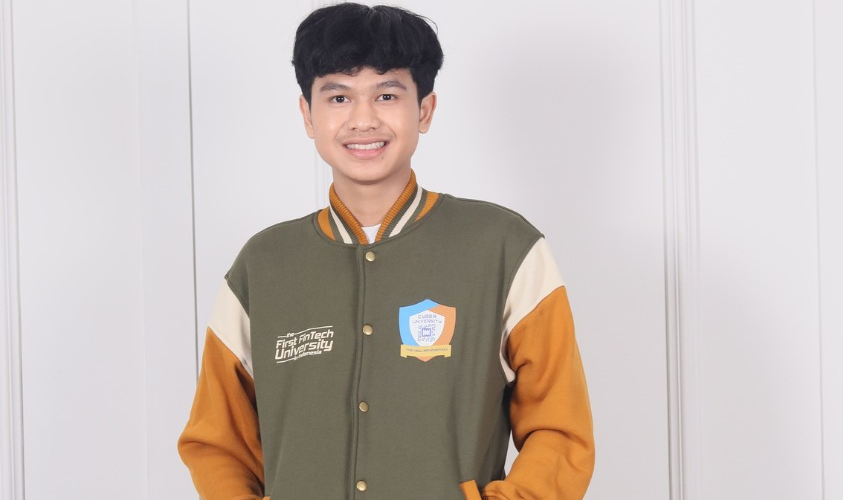 jaket varsity cyber university