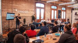 Cara Terapkan Nilai Public Speaking agar Optimal