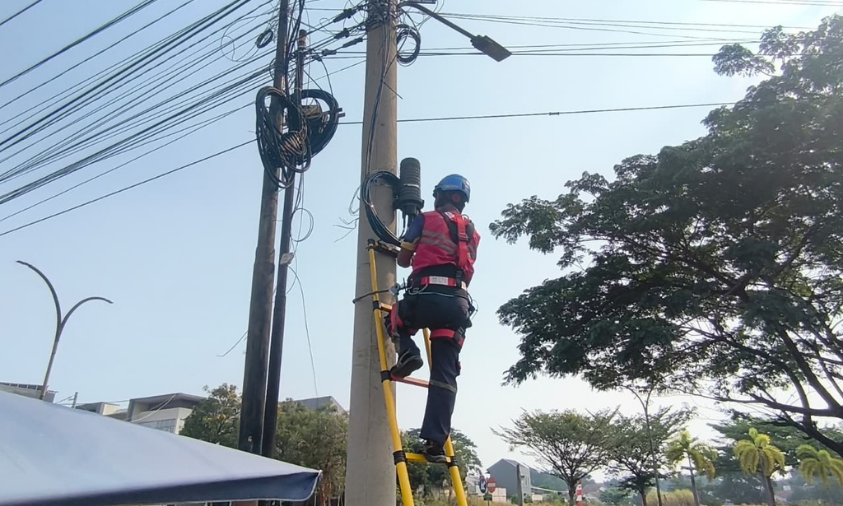 penataan kabel pln icon plus