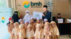 Anak Daycare Athfaluni Peduli, Donasi Gempa Flores Lewat BMH