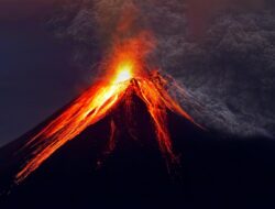 Gunung Anak Krakatau Erupsi 10 Kali, Aktivitas Berlanjut hingga Sabtu Dini Hari