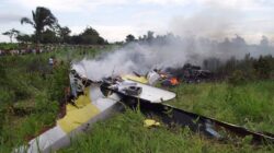 Pesawat Latih Mendarat Darurat di Sawah Blora, Dua Awak Pesawat Selamat