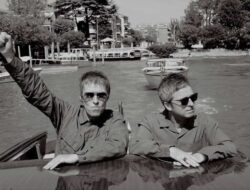 Liam dan Noel Gallagher Hadir di Venice, Promosikan Dokumenter Oasis: Don’t Look Back in Anger