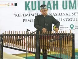 Angklung Interaktif Meriahkan Kuliah Umum SEBI, Libatkan Pimpinan dan Peserta