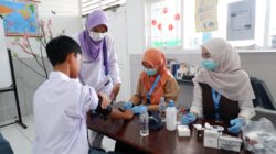 Siswa SMA Bosowa Bina Insani Laksanakan Cek Kesehatan
