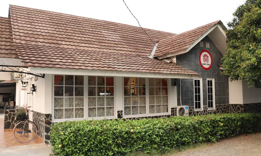 Tante Thea Snoephuis Depok
