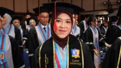 Cintami Dewi Mulyati Jadi Wisudawan Terbaik Cyber University