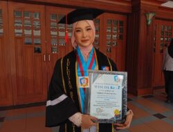 Tak Cuma Kejar IPK, Desvika Elsa Rahmadhani Jadi Wisudawan Berprestasi Berkat “Mengabdi” Hingga Banda Neira