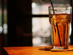 Kisah Bu Nurma dan Lapak Es Teh Betawi: Untung Tipis, Asal Jadi Ladang Berkah