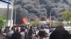 Kebakaran 20 Gudang di Kosambi Permai Tangerang, Petugas Cegah Api Merambat
