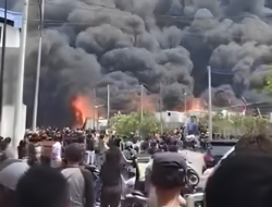 Kebakaran 20 Gudang di Kosambi Permai Tangerang, Petugas Cegah Api Merambat