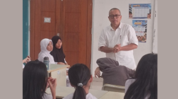 Siswa SD Bina Insani Pelajari Teknik Jurnalistik dari Wartawan Senior Irwan Kelana