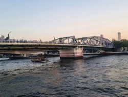 Sensasi Menikmati Metropolitan Bangkok dari Atas Sungai Chao Phraya
