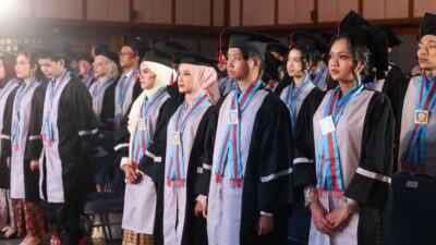 wisudawan cyber university