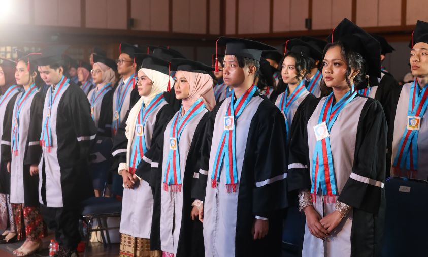 wisudawan cyber university