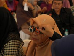 Kolaborasi BAZNAS, Pemprov Jatim, dan POROZ, 1.000 Guru TK dan TPQ Terima Kacamata Gratis