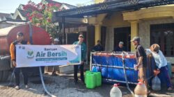 BMH, FOZDA, dan BPBD Gresik Salurkan Lebih dari 35 Tangki Air Bersih untuk Warga Terdampak Kekeringan