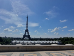 Satu Hari di Kota Cahaya: Meresapi Eiffel, Kemewahan Champs-Élysées, dan Sejarah Arc de Triomphe
