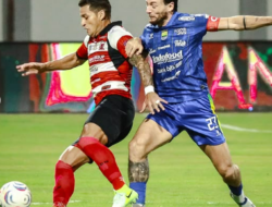 Madura United Kalahkan Persib Bandung 1-0 Berkat Gol Telat Dimitar Mitkov
