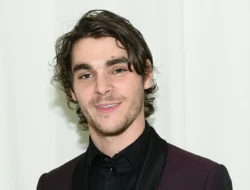 RJ Mitte, Pemeran Walter White Jr. di Serial Breaking Bad, Meninggal Dunia pada Usia 34 Tahun