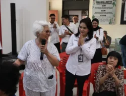 HUT Ke-26, PLN Icon Plus Berbagi di Panti Werdha Theodora Makassar